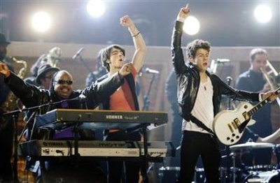 2009_02_08t221615_450x295_us_grammys.jpg