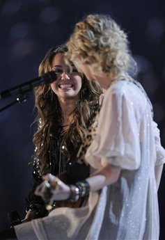 capt.18ea2c4eced440afb508dce916551dab.grammy_awards_show_cadc235.jpg