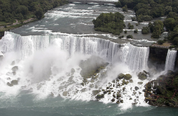 niagra-falls-pic-ap-498348799.jpg